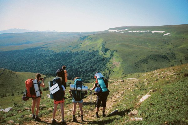Peut-on louer une maison de vacances en Corse avec des ateliers de cuisine locale et des randonnées en montagne?